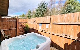Ochil 9 With Private Hot Tub - Fife - Loch Leven - Lomond Hills - Pet Friendly